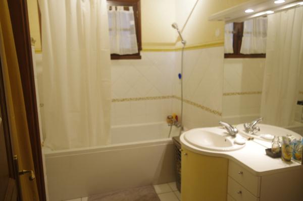 Maison à vendre PESSAN de 6 pièces, 4 chambres, terrain et garage double.