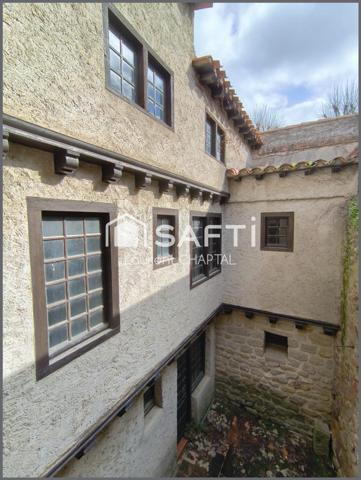 Immeuble au coeur de la cité médiévale de Carcassonne.