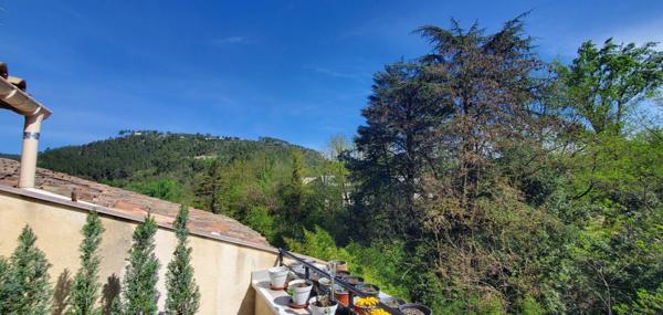 Lots de deux appartements + cave au sein d'une copropriété