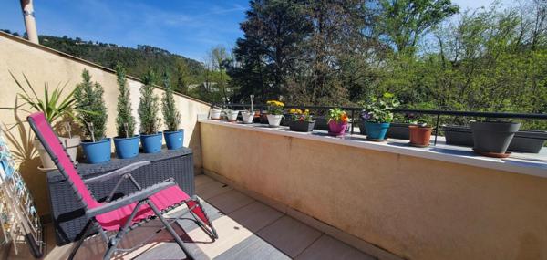 Lots de deux appartements + cave au sein d'une copropriété