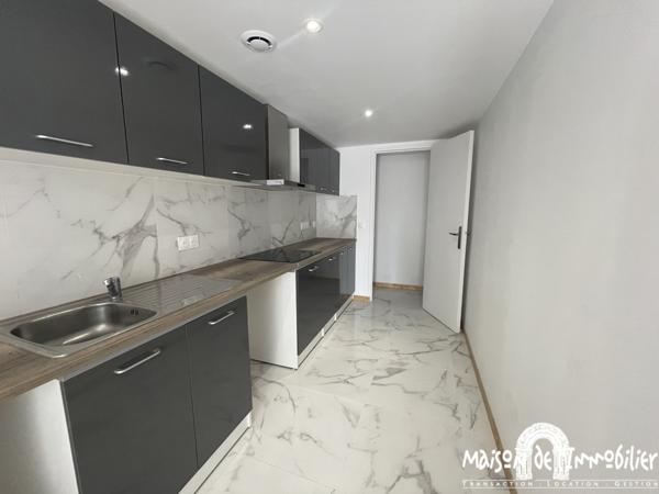 Vente Maison de plain-pied - 4 pièces - 88m² - CHATEAUBERNARD