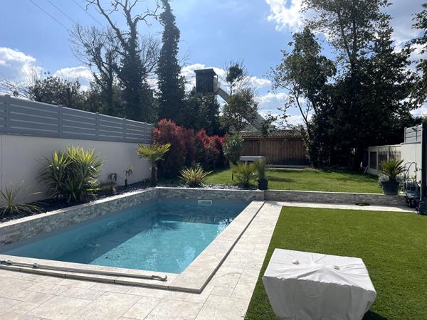 PESSAC- MONTEIL - Maison Contemporaine 6 pièce(s) 146 m2 - 5ch - Piscine - Jardin - Garage