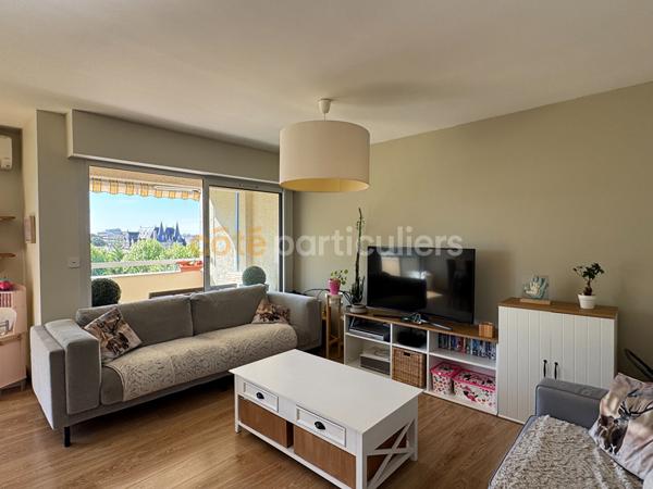 Vente
                Appartement61 m² - 3 Pièces -
                    BORDEAUX (33000)