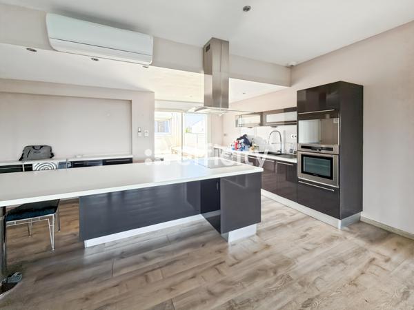 Appartement
         5 pièces
        - 167 m² 378 000 € *