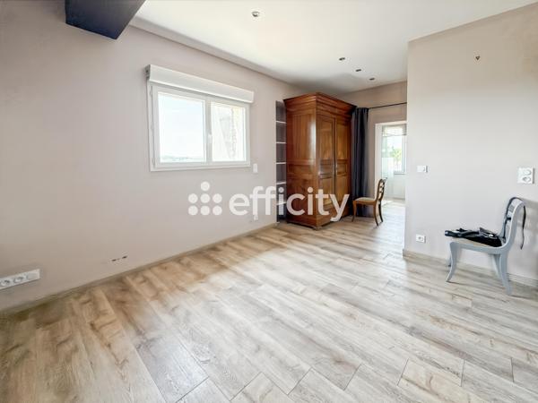 Appartement
         5 pièces
        - 167 m² 378 000 € *
