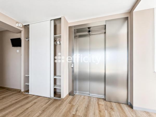 Appartement
         5 pièces
        - 167 m² 378 000 € *