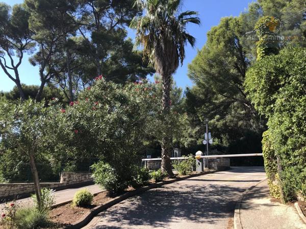 Vente                                                      Garage
                        
                                                            à La Seyne-sur-Mer