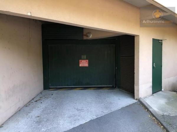 Vente                                                      Garage
                        
                                                            à La Seyne-sur-Mer