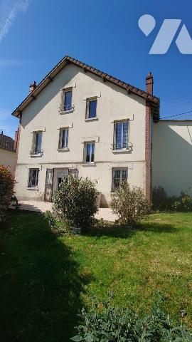 MAISON DE VILLE AVEC JARDIN 