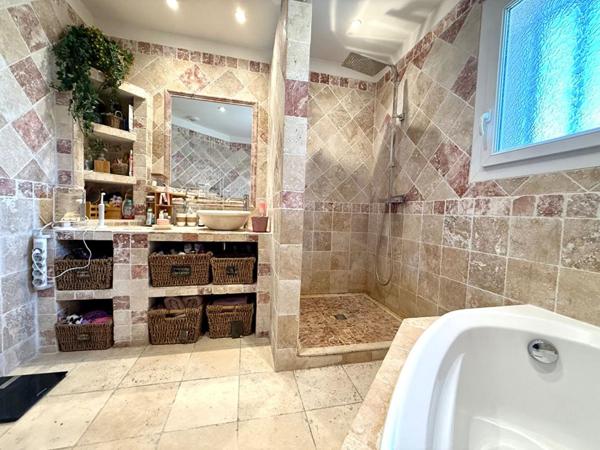 Villa R+1 84m² avec piscine