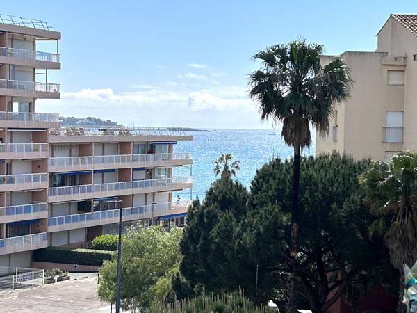 Port-Fréjus T1 à vendre à Fréjus - Dernier étage avec vue mer et ville - place de parking