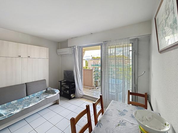 Port-Fréjus T1 à vendre à Fréjus - Dernier étage avec vue mer et ville - place de parking