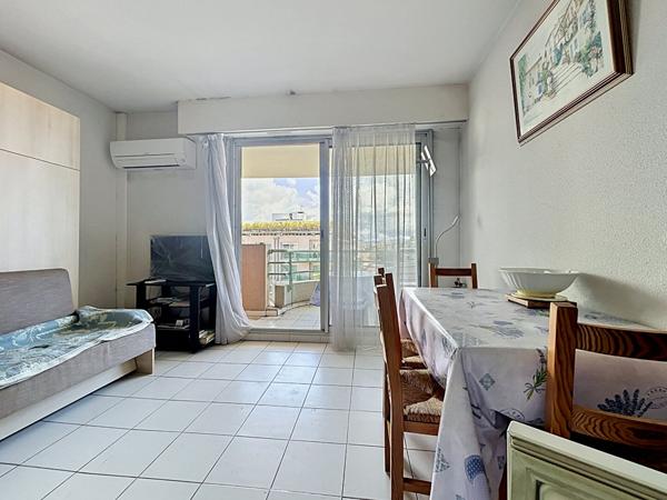 Port-Fréjus T1 à vendre à Fréjus - Dernier étage avec vue mer et ville - place de parking