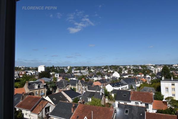 A vendre T3 Nantes proche hyper-centre, de 82m2 avec vue dégagée et balcon.