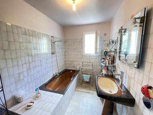 Villa 2 appartements. Piscine.