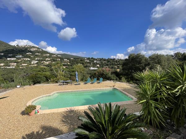 Villa 2 appartements. Piscine.