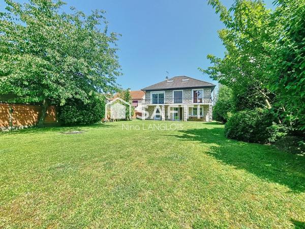 Pavillon familial spacieux – Quartier du Vert Galant – 161 m² habitables sur terrain de 701 m²