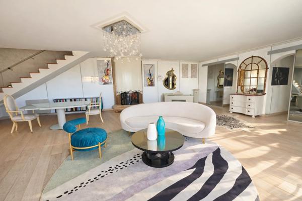 Hyères (83400) HYERES - MAGNIFIQUE MAISON EN POSITION DOMINANTE - VUE PANORAMIQUE - PISCINE AVEC CASCADE