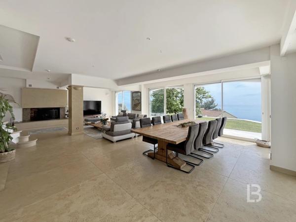 Roquebrune-Cap-Martin, Villa avec Piscine et Vue Exceptionnelle sur la Mer et Monaco