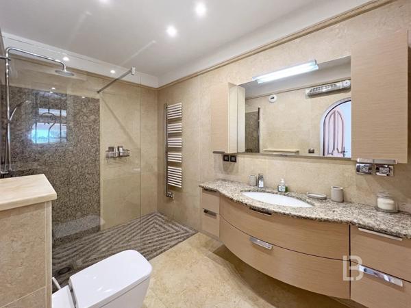 Roquebrune-Cap-Martin, Villa avec Piscine et Vue Exceptionnelle sur la Mer et Monaco