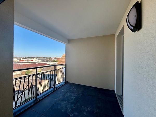 Appartement de deux pièces avec balcon à Ozoir-la-Ferrière - OZOIR LA FERRIERE