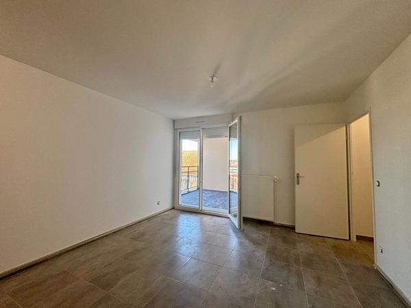 Appartement de deux pièces avec balcon à Ozoir-la-Ferrière - OZOIR LA FERRIERE