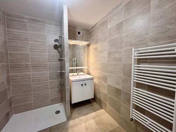 Appartement de deux pièces avec balcon à Ozoir-la-Ferrière - OZOIR LA FERRIERE