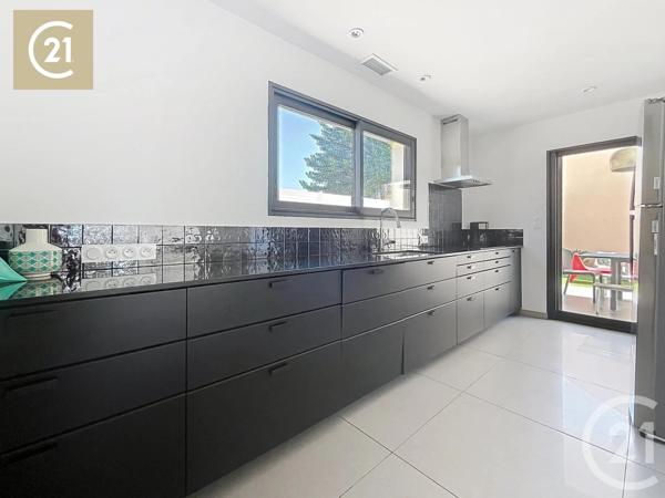 Maison à vendre  5 pièces - 110 m 2   SERIGNAN  - 34