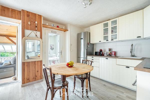 Rez-de-jardin avec terrasse et caves