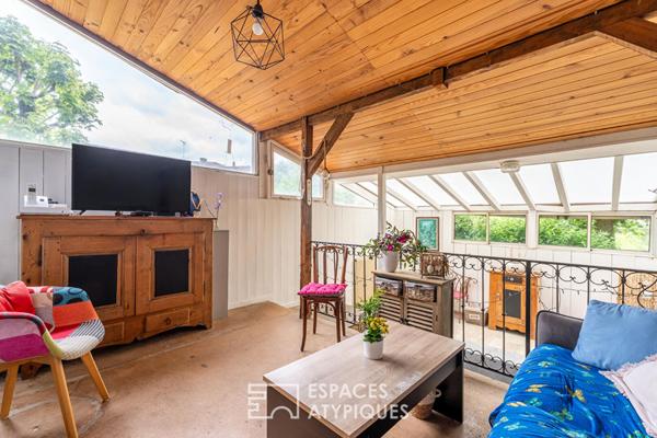 Rez-de-jardin avec terrasse et caves