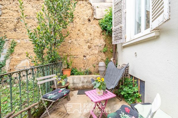 Rez-de-jardin avec terrasse et caves