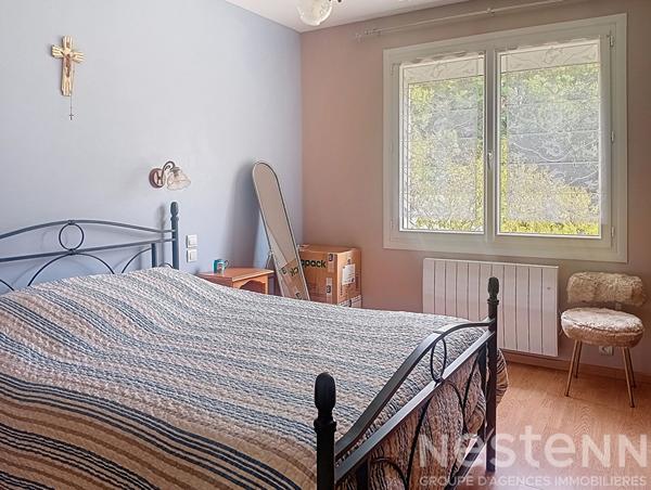 Maison de plain-pied à vendre à Saujon dans un quartier calme - Confort et tranquillité assurés à quelques minutes du centre ville.