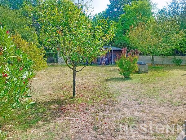 Maison de plain-pied à vendre à Saujon dans un quartier calme - Confort et tranquillité assurés à quelques minutes du centre ville.