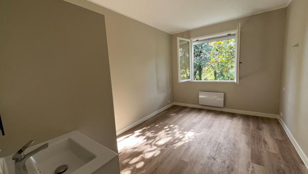 Chomérac : Maison avec piscine et dépendance sur 6 000 m² dans un environnement privilégié