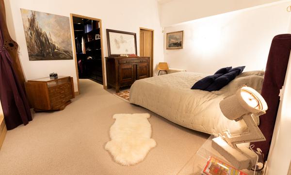 Un appartement spacieux, chaleureux, au style arty et rare.