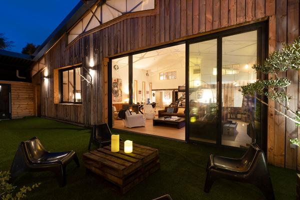 Un appartement spacieux, chaleureux, au style arty et rare.