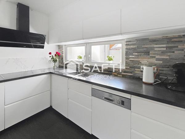 TRÈS JOLI APPARTEMENT RÉNOVÉ 85M2 AVEC UNE BELLE TERRASSE COSY DE 21M2 + DÈPENDANCE