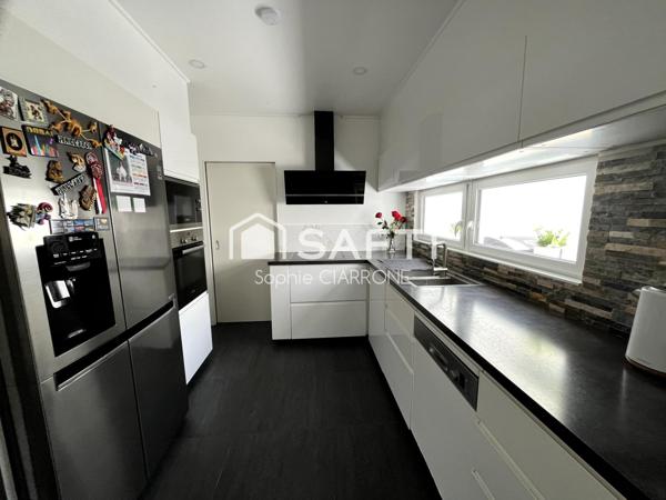 TRÈS JOLI APPARTEMENT RÉNOVÉ 85M2 AVEC UNE BELLE TERRASSE COSY DE 21M2 + DÈPENDANCE