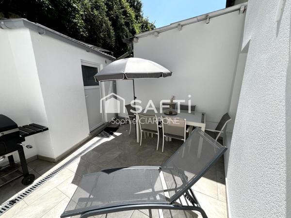 TRÈS JOLI APPARTEMENT RÉNOVÉ 85M2 AVEC UNE BELLE TERRASSE COSY DE 21M2 + DÈPENDANCE