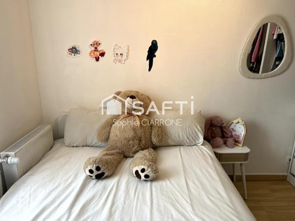 TRÈS JOLI APPARTEMENT RÉNOVÉ 85M2 AVEC UNE BELLE TERRASSE COSY DE 21M2 + DÈPENDANCE