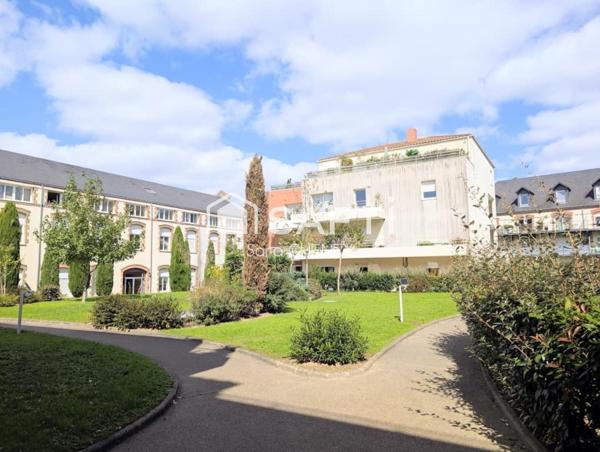 Appartement T2 avec terrasse, garage et piscine