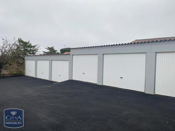 Location parking Niort (79000)