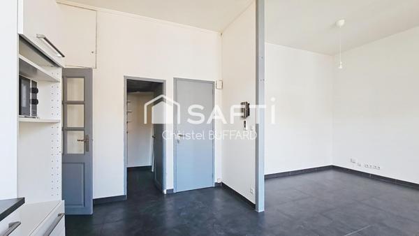 Le charme d’un village, ce T3 contemporain au centre de Roquevaire va vous surprendre