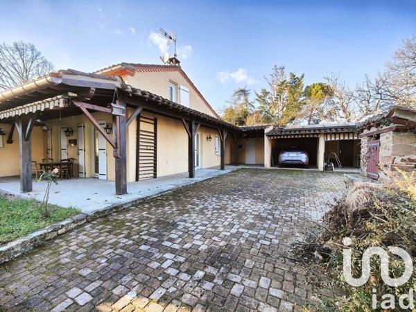 Maison traditionnelle 6 pièces de 127 m² à Carmaux (81400)