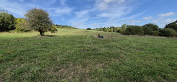 CORPS DE FERME EN PIERRE – 2,3 HECTARES – PROPRIÉTÉ ÉQUESTRE – CALME ABSOLU