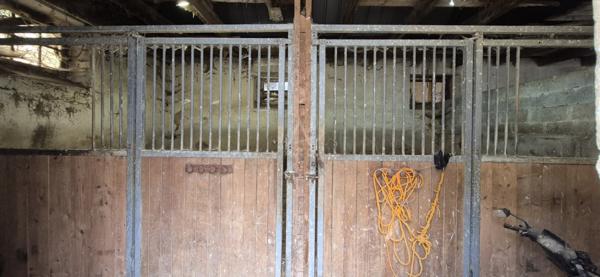 CORPS DE FERME EN PIERRE – 2,3 HECTARES – PROPRIÉTÉ ÉQUESTRE – CALME ABSOLU