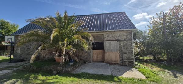 CORPS DE FERME EN PIERRE – 2,3 HECTARES – PROPRIÉTÉ ÉQUESTRE – CALME ABSOLU