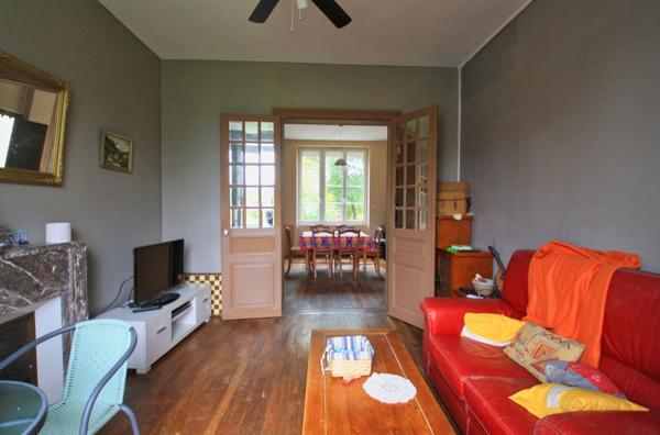 Charmante maison de style 1930, 4 chambres, à proximité des commodités.