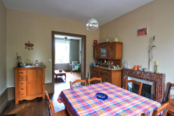 Charmante maison de style 1930, 4 chambres, à proximité des commodités.