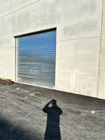 Local d activites de 100 m²